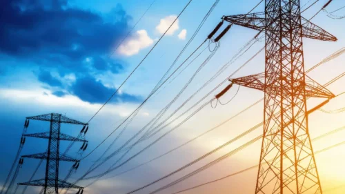 EU:n kirittävä sähköverkkojen yhteen liittämisessä