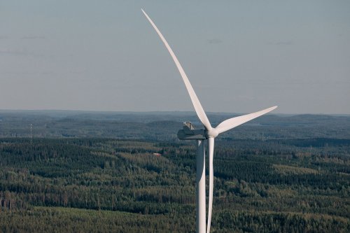Fortum edistää tuuli- ja aurinkovoimahankkeita