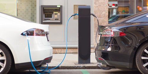 Miljoona sähköautojen latauspistettä