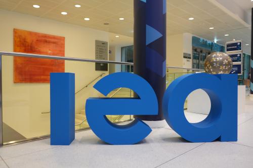 Energian kokonaiskysyntä laski – sähkön kysyntä kasvoi