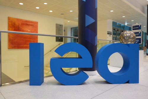 Energian kokonaiskysyntä laski – sähkön kysyntä kasvoi